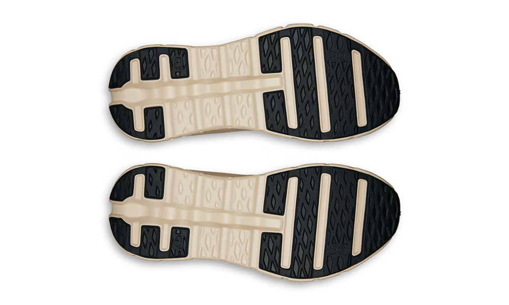 On Cloudtilt 'Ivory Almond'